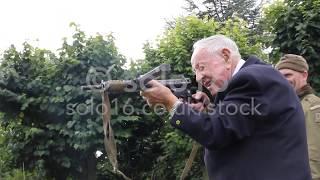 WW2 British Resistance Veteran Fires Sten Gun After 70 Years