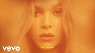 Hailee Steinfeld - SunKissing (Lyric Video)