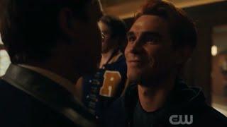 Riverdale 4x10 Archie punches Brett