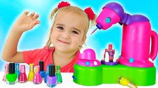 Alice plays with makeup toys and other stories for kids