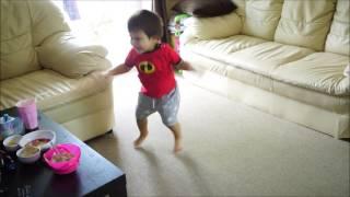 Alex Prin Braun jumps and gets mangoes in the garden (2y 14d) 17.03.2017