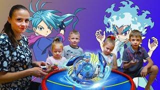 MOM play BEYBLADE МАМА играет в БЕЙБЛЭЙД