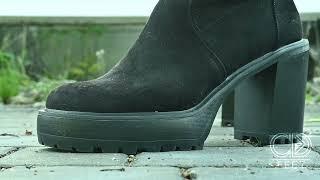 Giantess feet