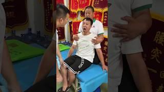 E2060 The patient hada dislocated jaw,andhe couldn't close his mouth—it was very uncomfortable!