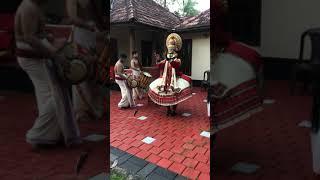  Theatrical Kathakali dance performance tells stories from Hindu epics.