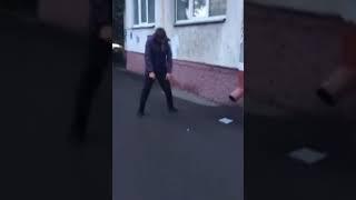 КЕМ ПРОТИВ В Кемерово на ул. Мичурина наркоман!