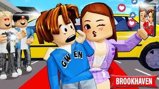 Famous girl has a crush on me Roblox | BrookhavenRP | Gwen Roblox Español