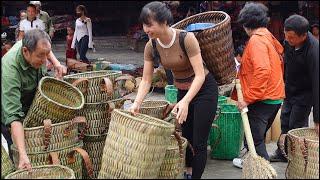 Ana's went to the market to sell fruit and bought a new basket - Ana Bushcraft / Living off grid