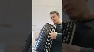 Угадай мелодию с Сашей