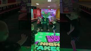 Chuck E Live! - Me & My Friends Full Performance 01