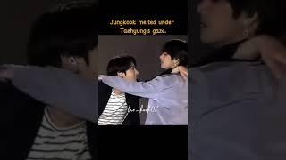 Jungkook melted under Taehyung's gaze #taekook #taehyung #jungkook
