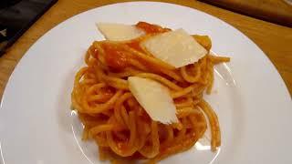 Spaghetti al sugo e Rock and Roll by Vito Chef (Italia) ASMR - very easy sauce recipe