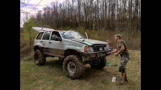 На бездорожье разбили Jeep Cherokee, нива 4х4 Тимура спасает джип после переворота!