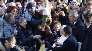 Le pape François critiqué lors de sa visite dans une université catholique en Belgique