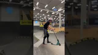 ЧЁ, КИДАТЬ ТРЕТИЙ?  #трюкинасамокате #scootering