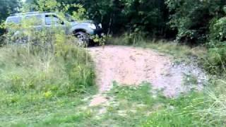 Nissan Pathfinder vs. Land Rover Discovery vs. Jeep Grand Cherokee Offroad