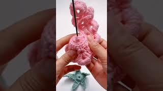 Crocheted rose flower assembly