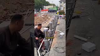 Как в Китае устанавливают гидравлические дорожные ограждения