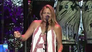 Nancy Atlas dueting with Jimmy Buffett on Brown Eyed Girl  - 8/2/18 - Jones Beach, N.Y.