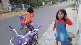 Balita Belajar Sepeda • AgiUna Bermain Sepeda •