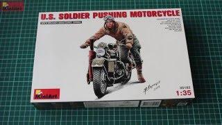 U.S. Soldier Pushing Motorcycle - MiniArt 35182