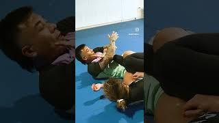 Isolate the leg and Heel Hook #mma #jiujitsugrappling #martialarts #bjj