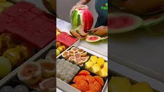 The skill of cutting fresh fruit is extremely eye-catching and most satisfying to viewers #18