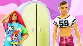 Video e giochi per bambini. Un nuovo armadio per i vestiti. Le bambole Barbie