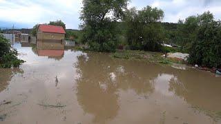 Река Салгир ВЫШЛА из берегов, ЗАТОПИЛО жилые дома, Погода в Крыму 2022. Вода в Крыму