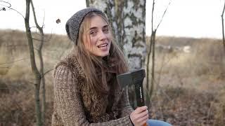 Hommage : Девушка в Лесу Bushcraft Girl