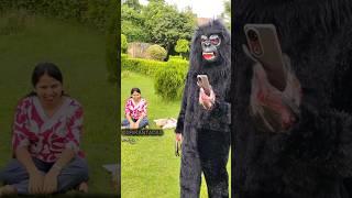 Gorilla Prank on Cute Girls, Gorilla Prank