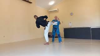 Полезный прием айкидо: бросок дыханием со свэггером и без A useful technique from aikido