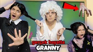 WEDNESDAY ADDAMS KÖTÜ İKİZ KARDEŞ GRANNY ÇOK KIZDI