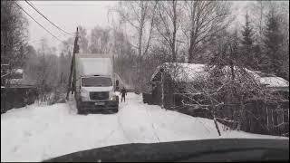 грузовик снесло зимой на столб. эвакуация любой сложности. без повреждений. застряла машина