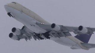 Air Atlanta Icelandic 747-481(BCF) [TF-AMP] Snowy Takeoff from Calgary Airport ᴴᴰ