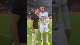 Jugadores de Pumas SE TOMAN FOTO con Xavi | Barcelona vs Pumas