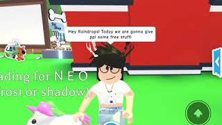 GIVING PEOPLE FREE ITEMS IN ADOPT ME! ~Shououts~  | iirainydays