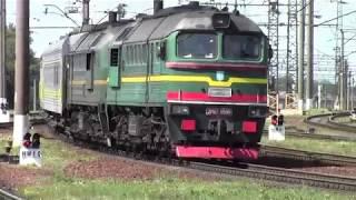 Ukraine railways  diesel  locomotive  M62 2M at  Lviv mainstation ウクライナ鉄道　Ｍ６２型重連ディーゼル機関車　リヴィウ駅到着と出発