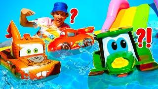 Les jeux dans l’eau avec Johnny le tracteur et McQueenVidéo avec des voitures voitures pour garçons