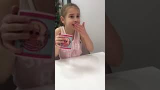 Алинка очень любит чай. А вы?  #shorts