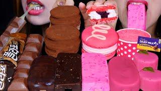 ASMR CHOCOLATE VS PINK DESSERTS! CADBURY CARAMELLO BAR, CAKE BITES, ICE CREAM BARS, BIG MACARONS 먹방