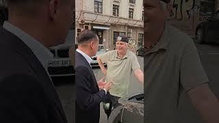 Băluța de data asta nu a fugi a stat la o discutie.