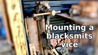 Mounting a blacksmith's vice - A split stump