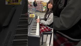 Catherine playing at Costco 佳佳在美國好市多的鋼琴彈奏Catherine and Justin