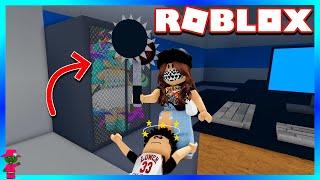 SHE HAS NO IDEA I'M HIDING HERE!! (Roblox Flee The Facility)