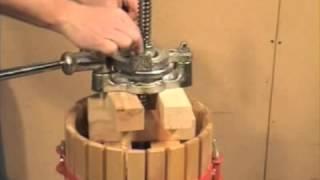 Using a Double Ratchet Press in Winemaking