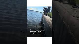 В Свияжске очевидцы спасли ребёнка, который в коляске упал в реку