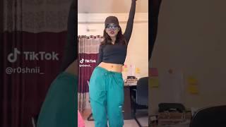 Bangladeshi girl Roshni hot TikTok navel