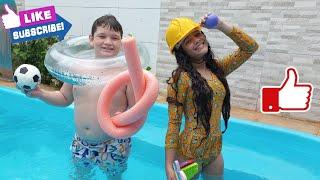 Brincadeira pegando objetos na #piscina OLHA O QUR ACONTECEU #educaton #youtube