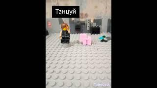 свинка танцует